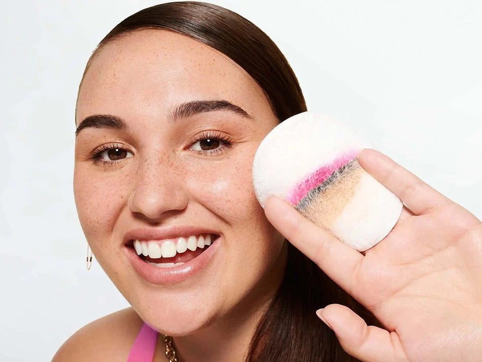 ماء ميسيلار سينسيبيو إتش تو أو (Sensibio H2O) من بيوديرما، وهو منظف ومزيل للمكياج مصمم خصيصاً للبشرة الحساسة. 