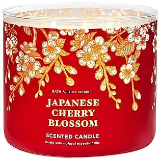 شمعة Bath & Body Works ذات الثلاث فتلات برائحة Japanese Cherry Blossom(جابانا شيز بلوسوم)