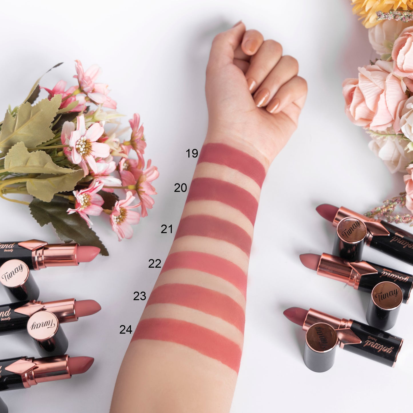 Lipstick (Yolland Beauty Creamy Matte Rouge)